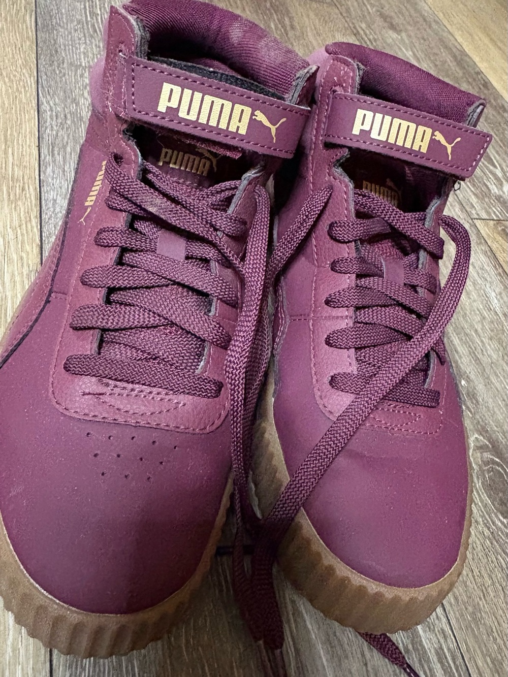 Woman’s Puma Burgundy High-Top Sneakers with Gum Sole Sole size 5.5